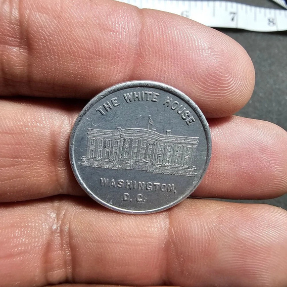 The White House Token President's Residence Washington DC Commemorative Token - Picture 3 of 7